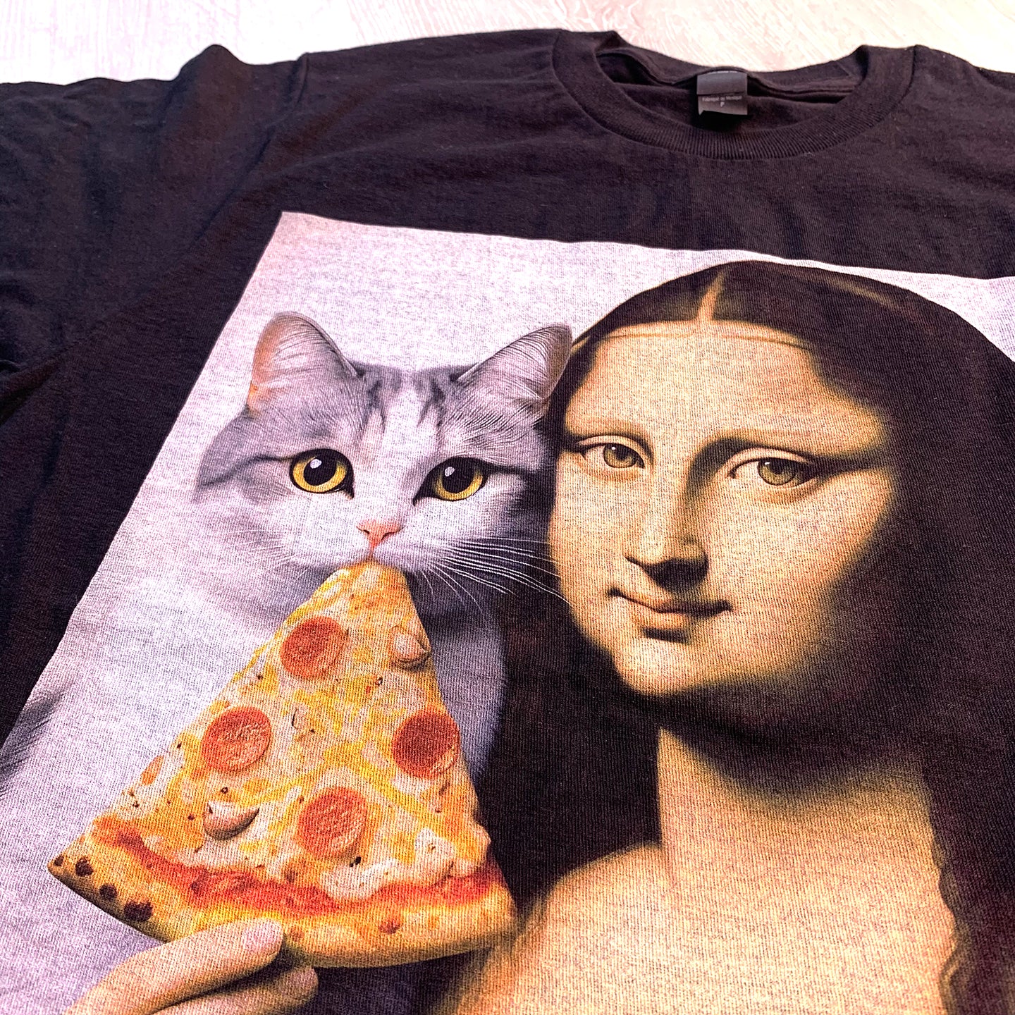 Eating Pizza with Mona Lisa T-Shirt